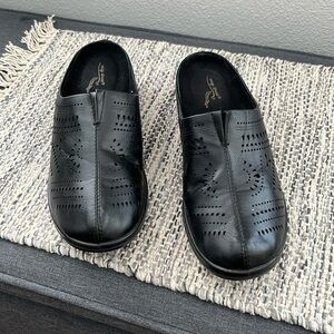 Easy Street
Kay Women's Comfort Mules